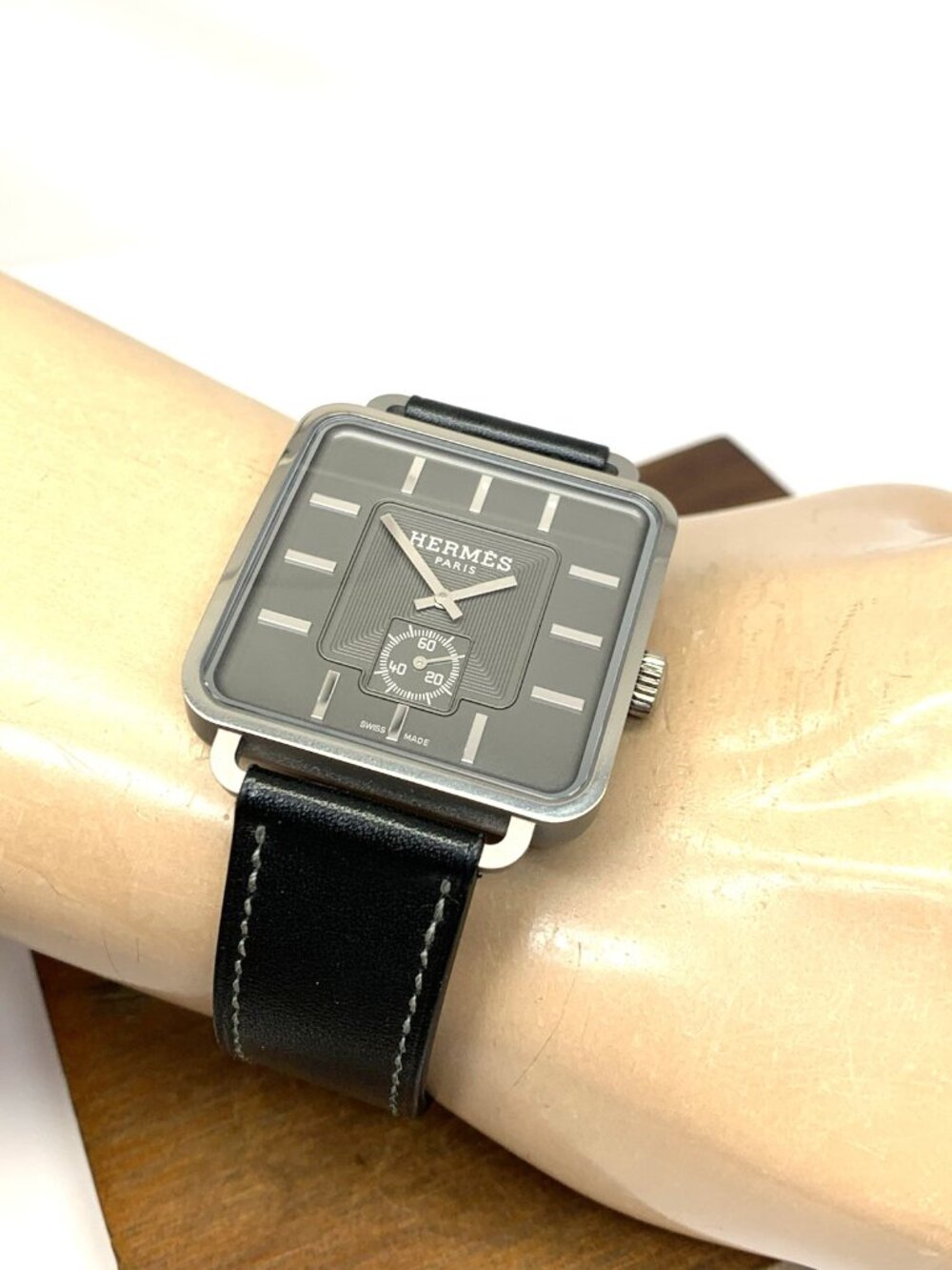 Hermes Men's Watch TI1.741 Swiss Automatic Gray Dial Titanium Black Leather Band - Picture 4 of 12